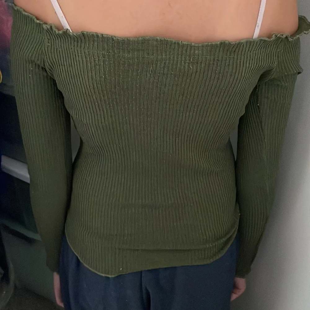 Off the shoulder ribbed long sleeve lettuce edges